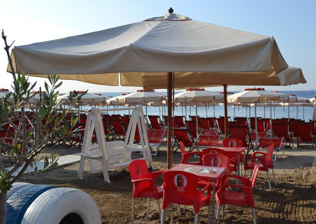 Savona Casa Vacanze Vicino Mare 3 Minuti Wifi Exterior foto